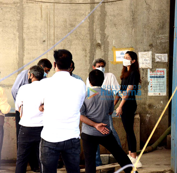 photos alia bhatt snapped in bandra 5