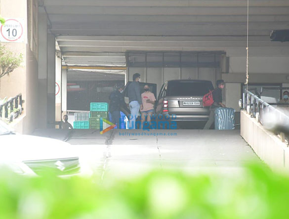 photos alia bhatt spotted in bandra 1