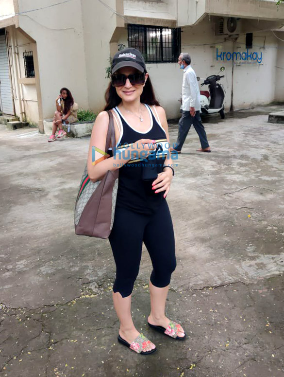 Photos: Ameesha Patel and Farah Khan snapped at Kromakay salon in Juhu Photos: Ameesha Patel and Farah Khan snapped at Kromakay salon in Juhu