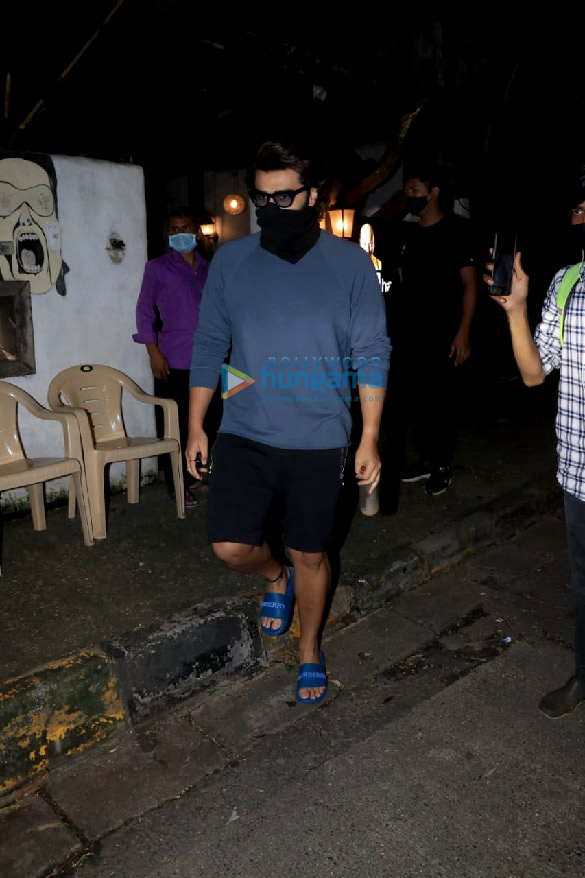 photos arjun kapoor snapped at hakims aalim salon in bandra 2