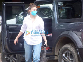 Photos: Arti Singh and Shefali Jariwala snapped at Sidharth Shukla's residence