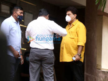 Photos: Ashoke Pandit, Asim Riaz and Hindustani Bhau snapped at Cooper Hospital