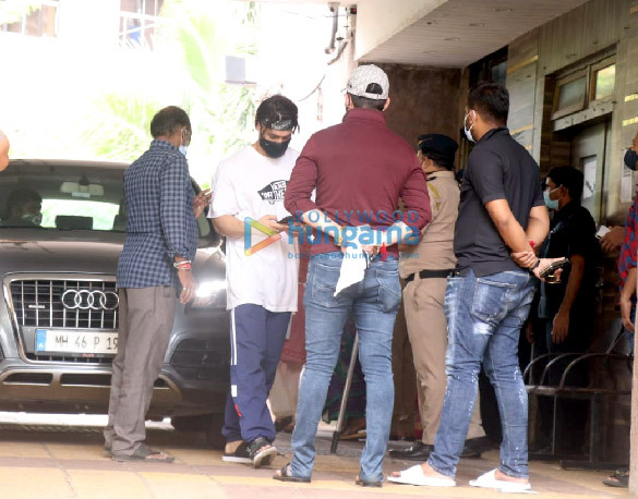 photos ashoke pandit asim riaz and others snapped at cooper hospital 1