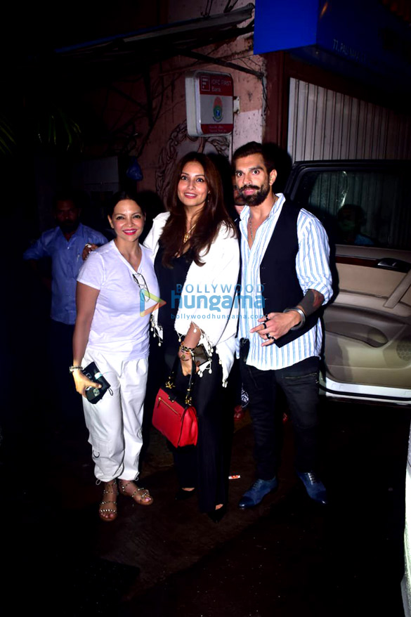 photos bipasha basu and karan singh grover spotted at pali village cafe in bandra 2
