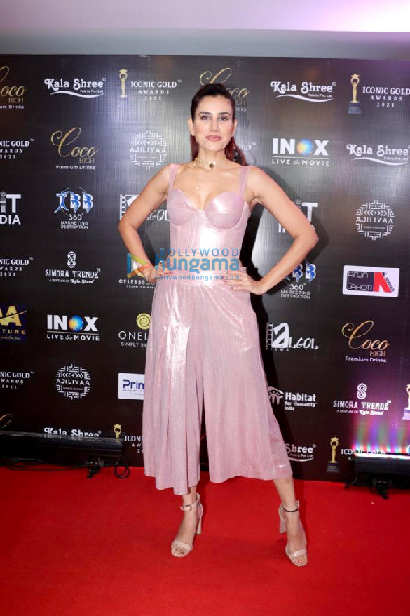 photos celebs snapped attending the iconic gold awards 6