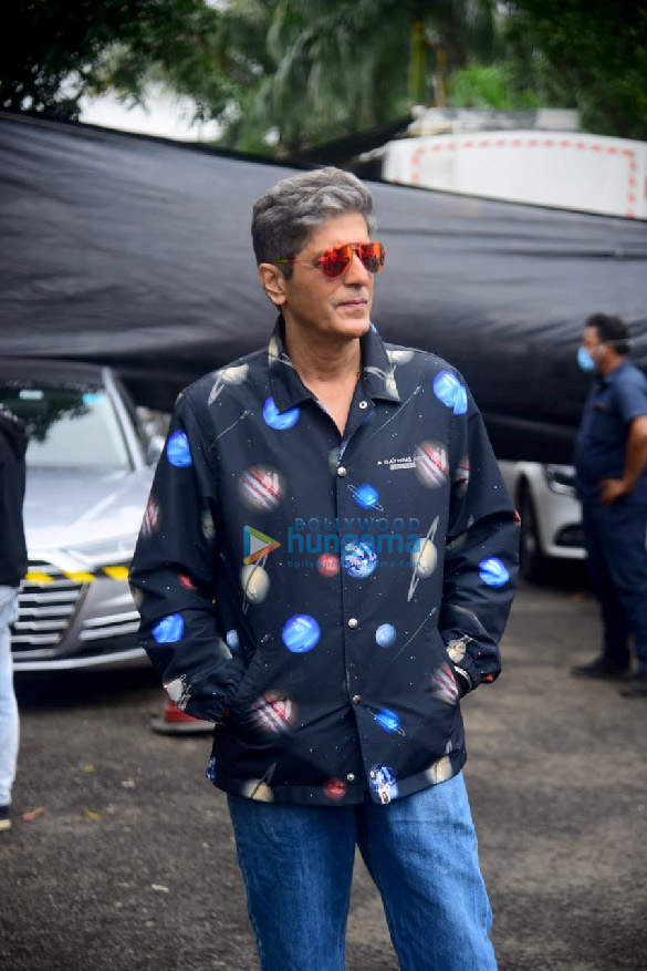 photos chunky pandey snapped on sets of the zee comedy show 4