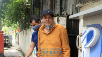 Photos: Dharmendra snapped at a clinic in Juhu