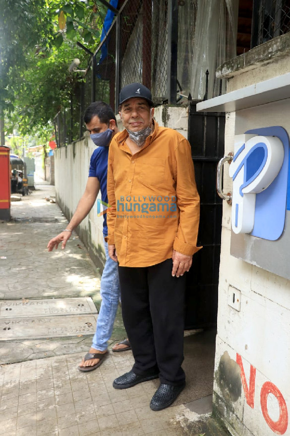 photos dharmendra snapped at a clinic in juhu 1