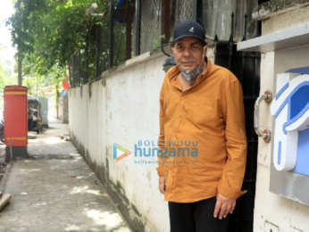 Photos: Dharmendra snapped at a clinic in Juhu