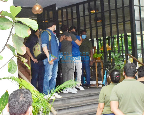photos hrithik roshan deepika padukone and siddharth anand snapped in juhu 5