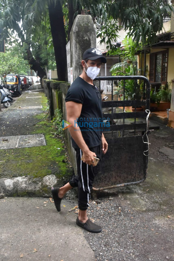 Photos: Hrithik Roshan spotted in Juhu Photos: Hrithik Roshan spotted in Juhu
