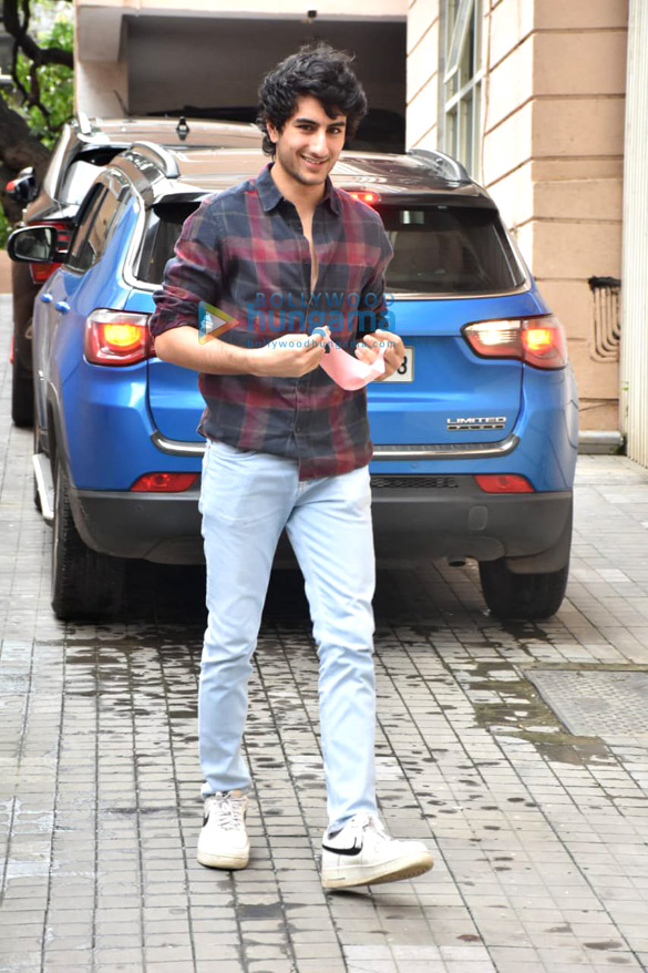 photos ibrahim ali khan taimur ali khan and neha dhupia with her daughter snapped at soha ali khans house for inaayas birthday 1