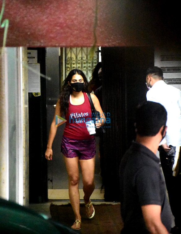 photos janhvi kapoor and sara ali khan snapped at the gym 2