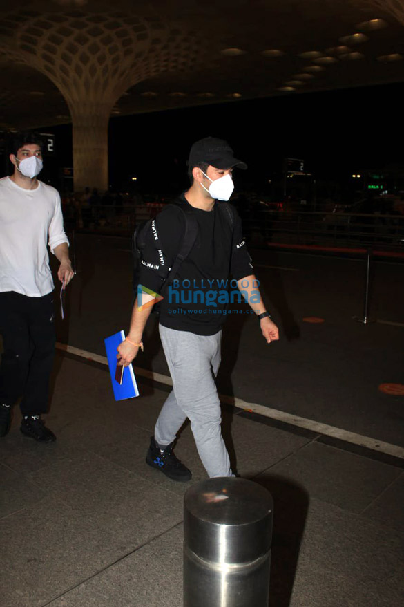 photos kajol waluscha de sousa karan deol and palak tiwari snapped at the airport 3
