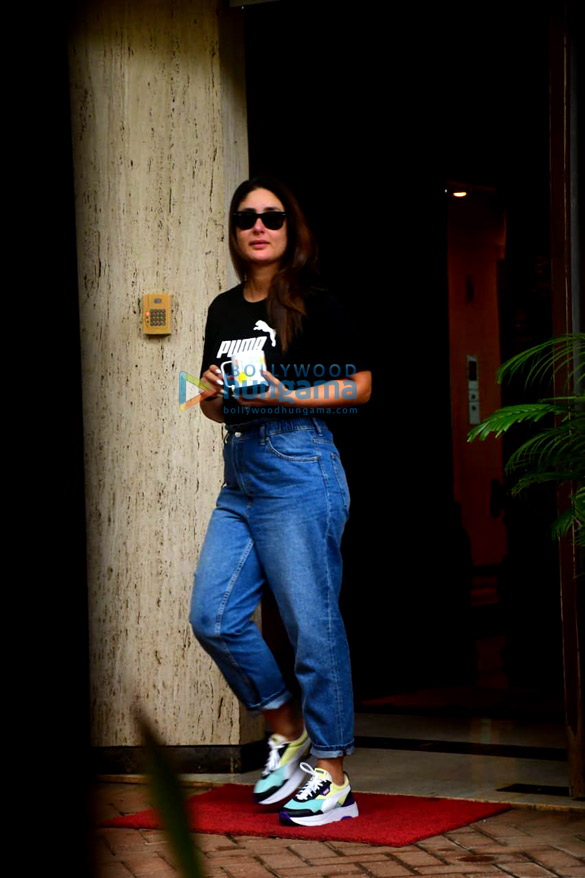 Photos: Kareena Kapoor Khan spotted in Bandra Photos: Kareena Kapoor Khan spotted in Bandra