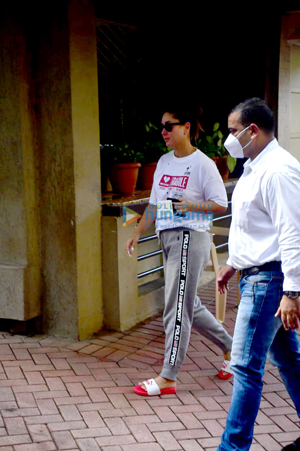 photos kareena kapoor khan spotted in bandra 3 26