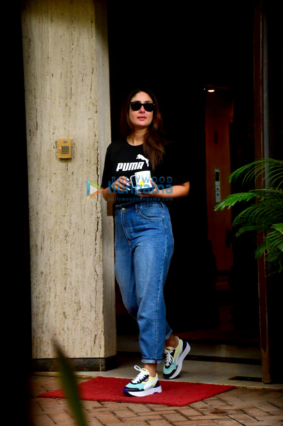 photos kareena kapoor khan spotted in bandra 4 17