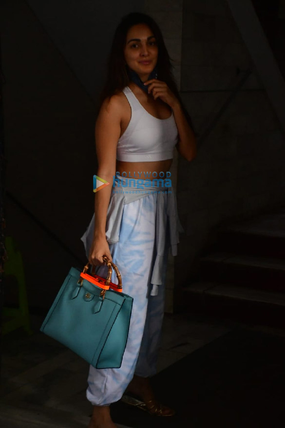 photos kiara advani spotted at dharma productions office 2
