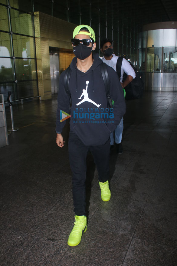 photos malaika arora ishaan khatter mrunal thakur and others snapped at the airport 3