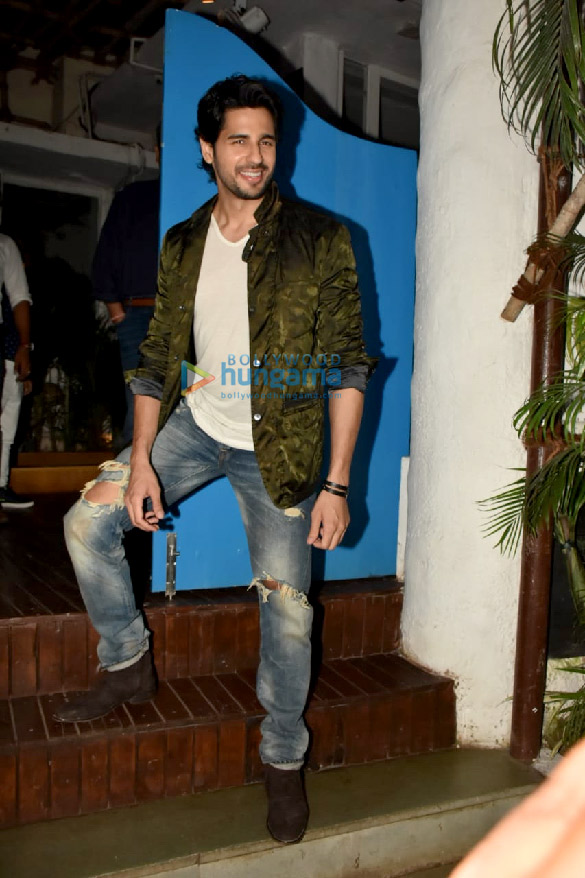 photos mission majnu team celebrate the shoot wrap up at oliver bar in khar 000 3