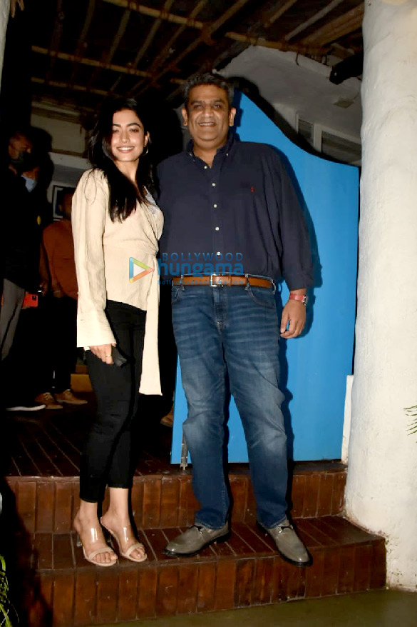 photos mission majnu team celebrate the shoot wrap up at oliver bar in khar 000 5