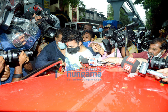 photos raj kundra released from arthur road jail 2