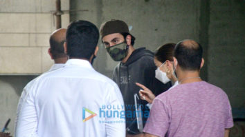 Photos: Ranbir Kapoor, Alia Bhatt, Neetu Singh spotted at their new residence