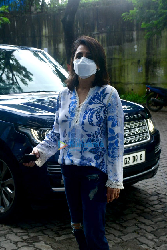 photos ranbir kapoor alia bhatt neetu singh spotted at their new residence 3