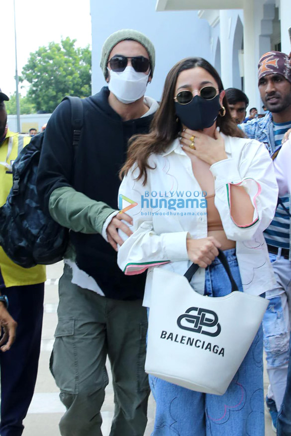 Photos: Ranbir Kapoor and Alia Bhatt return to Mumbai from Jodhpur Photos: Ranbir Kapoor and Alia Bhatt return to Mumbai from Jodhpur