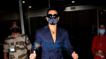 Photos: Ranveer Singh, Sonu Sood, Esha Gupta and others snapped at the airport