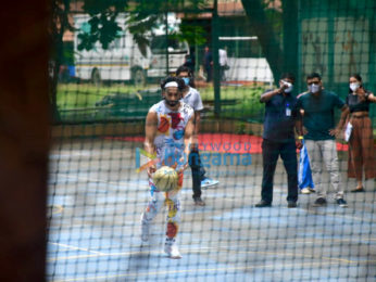 Photos: Ranveer Singh snapped shooting for an Advertisement in Bandra