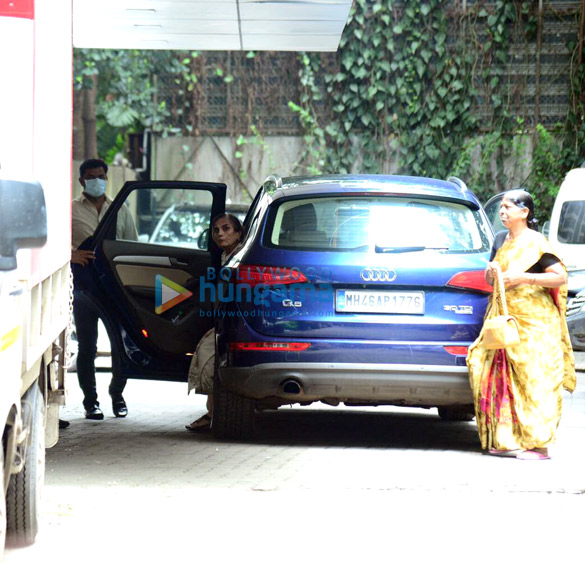 photos riteish deshmukh genelia dsouza and salma khan snapped at arpita khans residence for ganpati 2