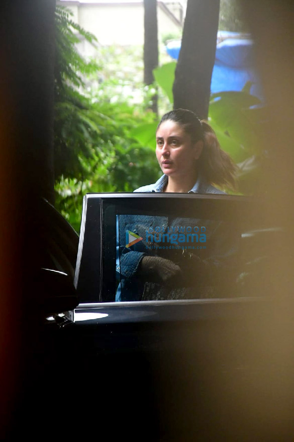 photos saif ali khan kareena kapoor khan taimur and jeh spotted in bandra 6
