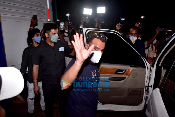 Photos: Saif Ali Khan snapped during a shoot in Goregaon Photos: Saif Ali Khan snapped during a shoot in Goregaon