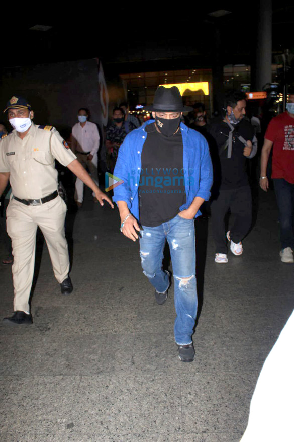 Photos: Salman khan, Disha Patani and Krishna Shroff snapped at the airport