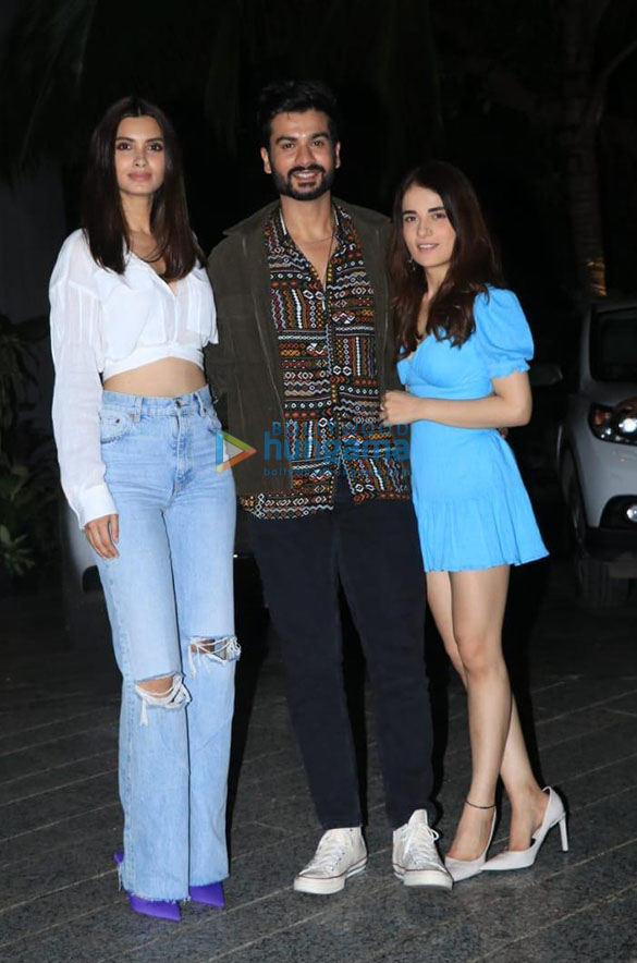 photos sara ali khan diana penty and others snapped at the screening of shiddat 3