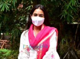 Photos: Sara Ali Khan snapped in Juhu