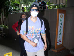 Photos: Varun Dhawan, Shruti Haasan, Karishma Tanna and others snapped at the airport
