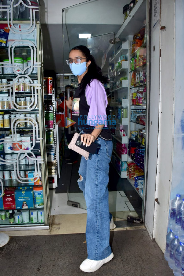 photos shraddha kapoor snapped in bandra 2