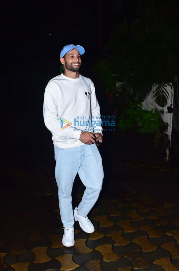 photos siddhant chaturvedi snapped at murad khetanis house in juhu 4