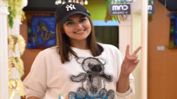 Photos: Sonakshi Sinha snapped post shoot in Andheri