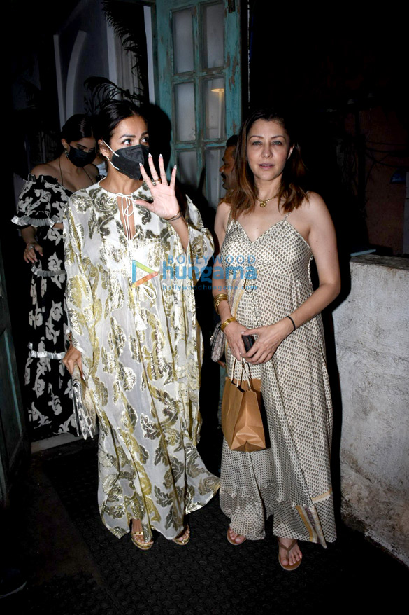 photos sonam kapoor ahuja malaika arora shriya saran and others spotted at pali village cafe in bandra 5