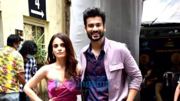 Photos: Sunny Kaushal and Radhika Madan snapped promoting Shiddat on the sets of Dance Deewane 3