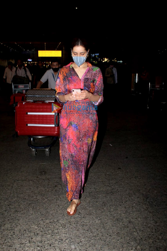 photos sunny leone and tamannaah bhatia snapped at the airport 4