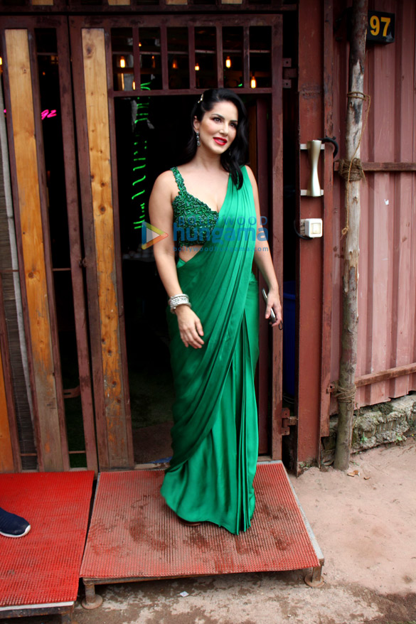 photos sunny leone spotted at shoot location in versova 3