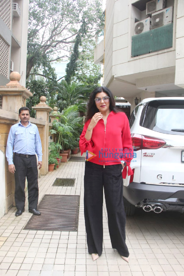photos sushmita sen spotted outside a dubbing studio in khar 3
