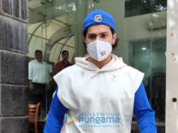 Photos: Varun Dhawan snapped at a gym in Khar