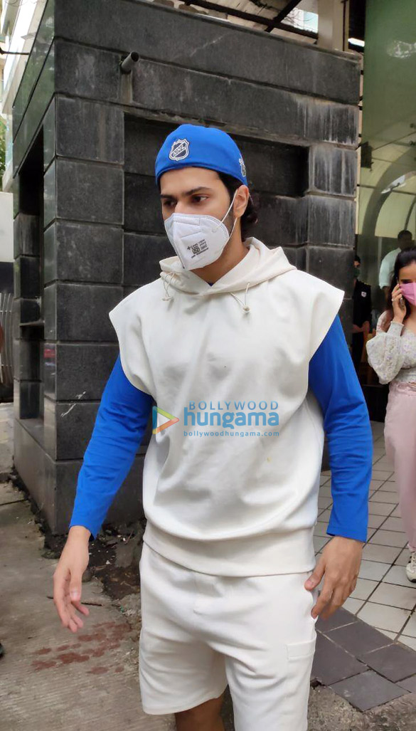 photos varun dhawan snapped at a gym in khar 4