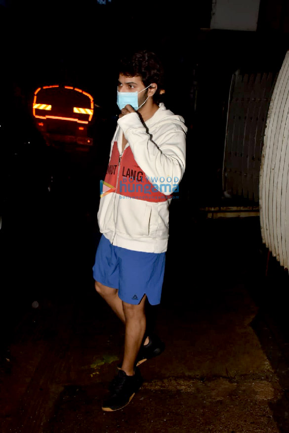photos varun dhawan snapped at the gym in khar 2