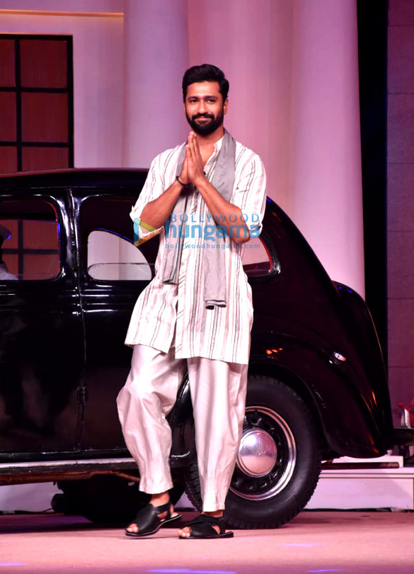 photos vicky kaushal and shoojit sircar snapped at the trailer launch of sardar udham 3